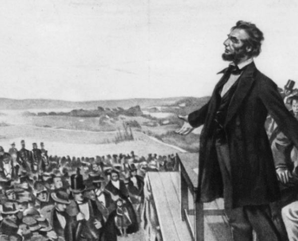 Illustration of Lincoln delivering his Gettysburg Address to a massive crowd